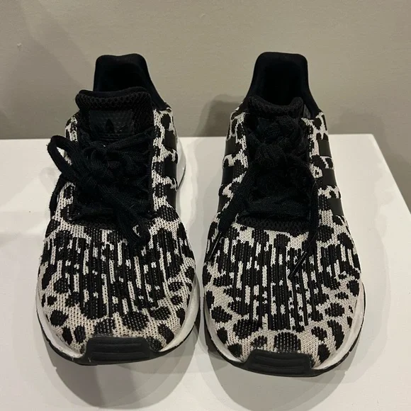 Adidas Swift Run 1.0 Low Top Leopard Sneakers 6.5 Women’s - Picture 2 of 9